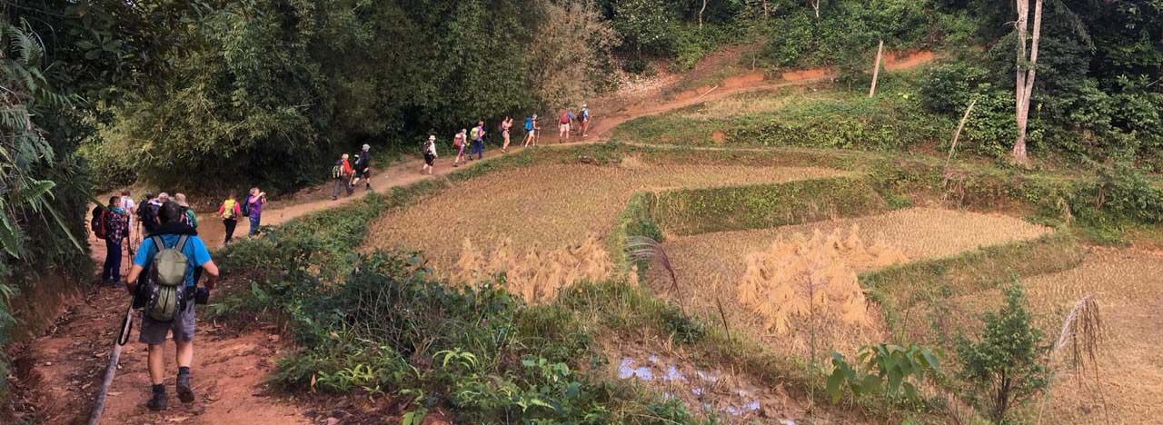 Faire la randonnée dans les villages 