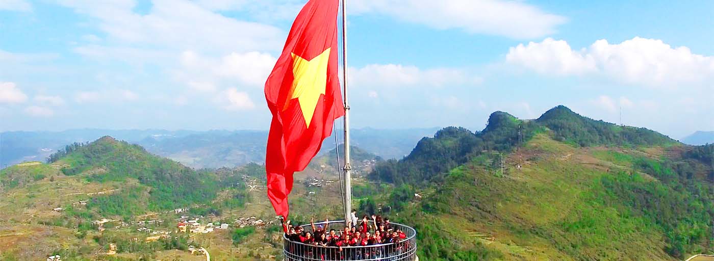 Monter sur la tour du drapeau de Lung Cu