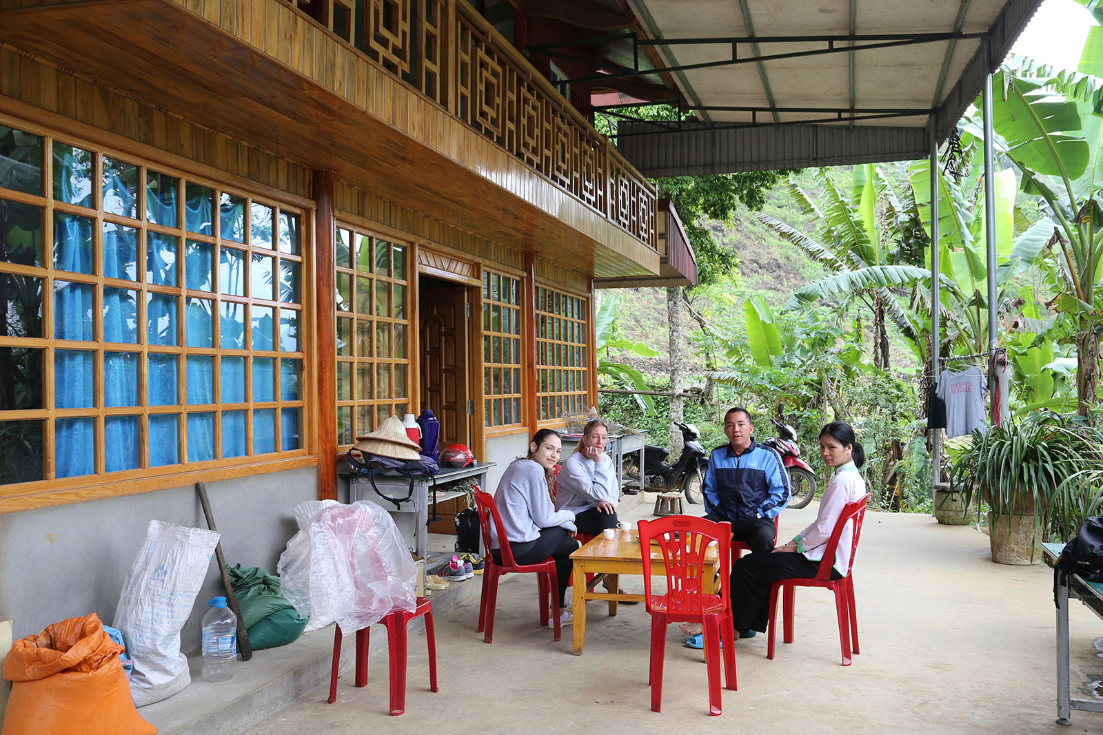  la maison de M. Yen Ken se trouve à l’écart des échoppes et des vendeurs assidus de Ta Van